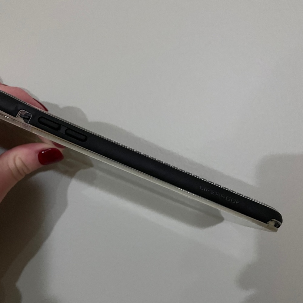 iPhone X Max lifeproof case